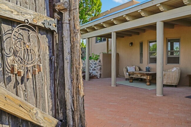 Building Photo - Furnished Museum Hill Casita