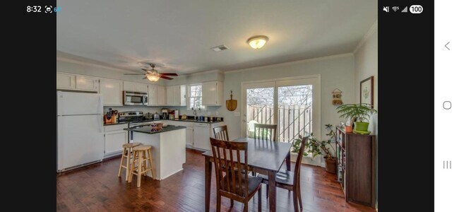 Building Photo - Easy walk to Vanderbilt University