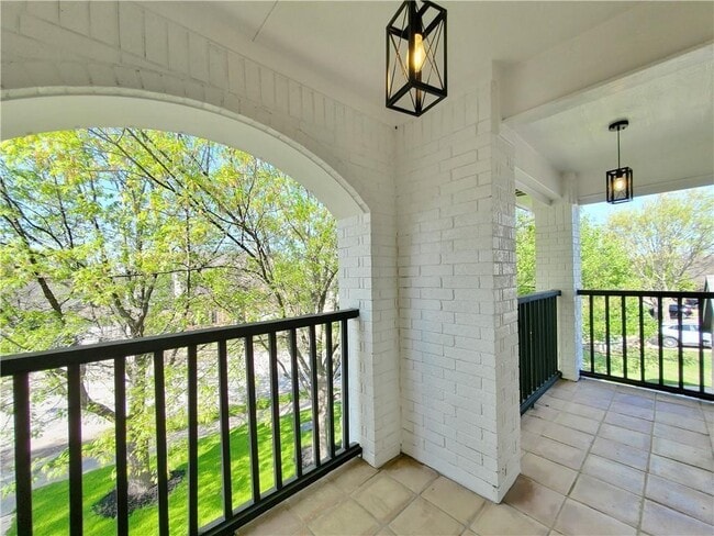 Building Photo - 3817 Tailfeather Dr
