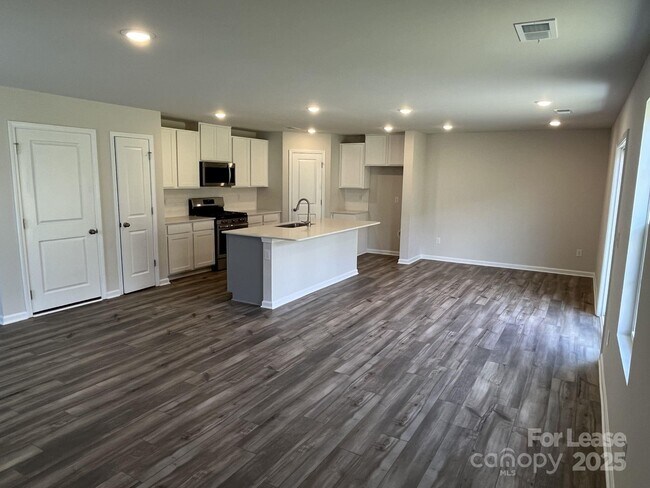 Building Photo - 11023 Daisy Ct