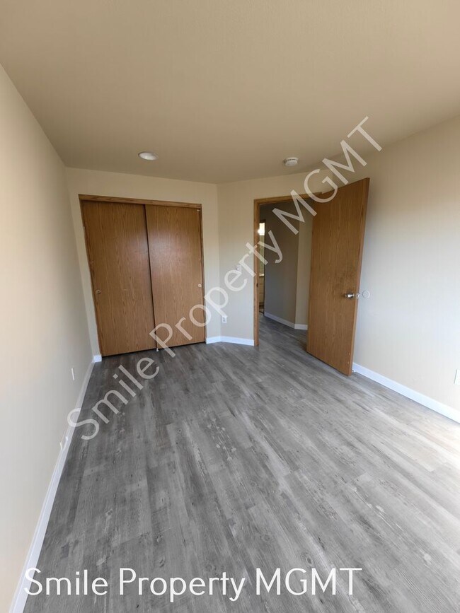 Building Photo - Recently updated New LVP Flooring, New Interior Painting, New Refrigerator.