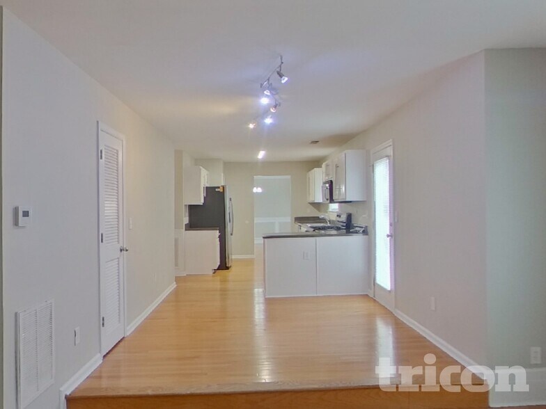 Building Photo - 212 Blue Grass Terrace