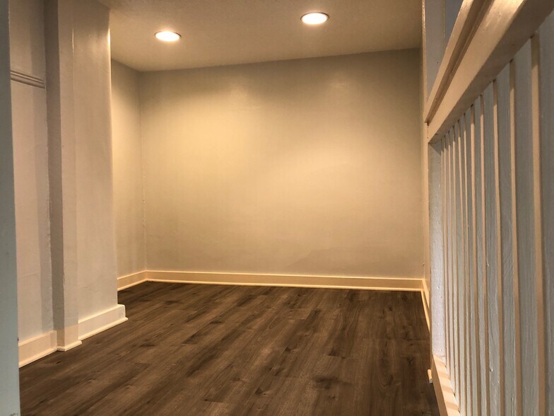 Building Photo - 2333 Magazine St