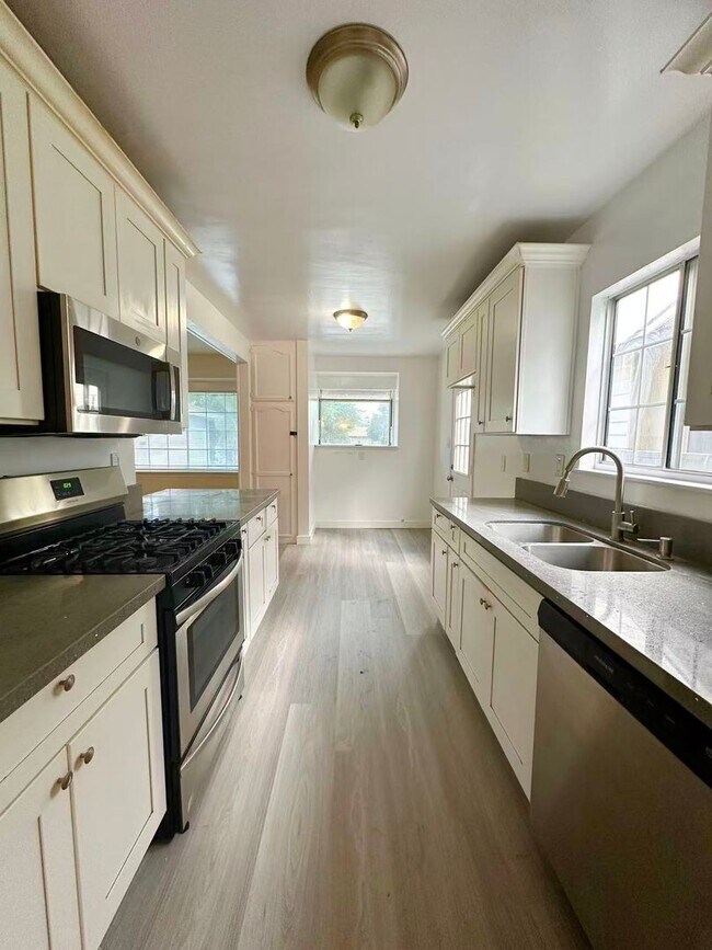 Building Photo - Comfort, Style & Convenience in Hacienda Heights