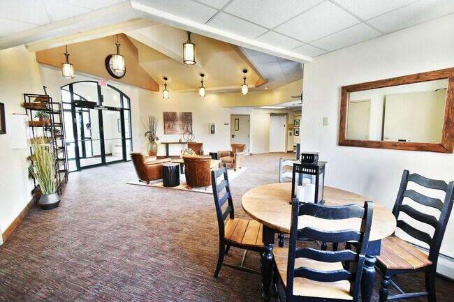 Building Photo - 980 Lakepoint Dr