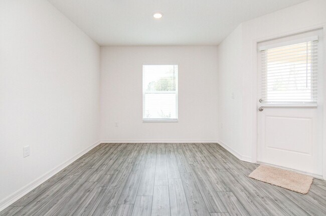 Building Photo - 1569 Wynford Cir
