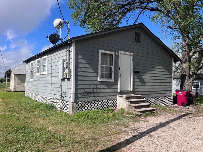 Building Photo - 814 Sun St