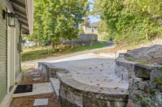 Building Photo - 3813 Pennsylvania Ave