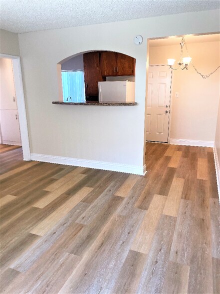 Building Photo - 850 S Rosemead Blvd