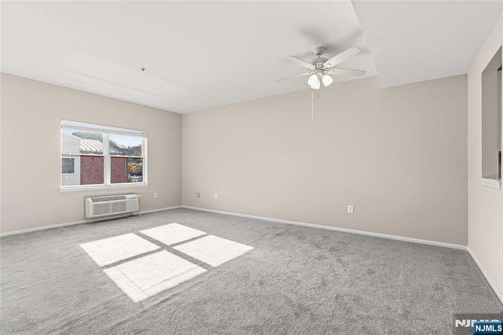 Building Photo - 905 River Rd