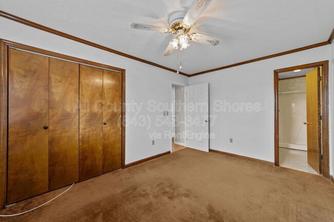 Building Photo - 305 Resort Dr