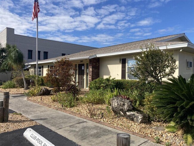 Building Photo - 305 30th Ave W