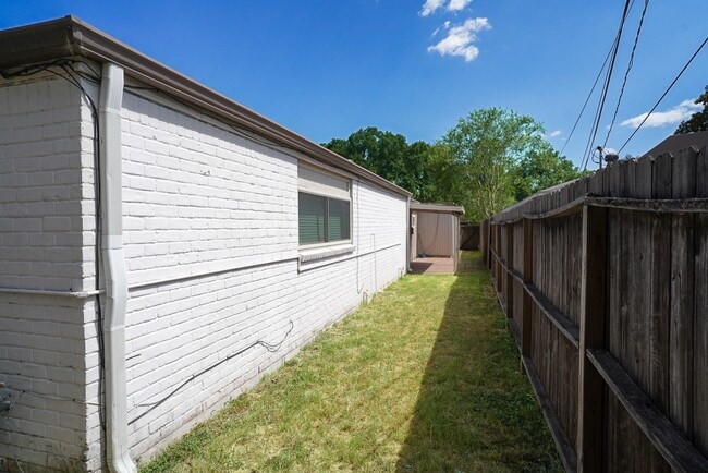 Building Photo - 7914 Braes Meadow Dr