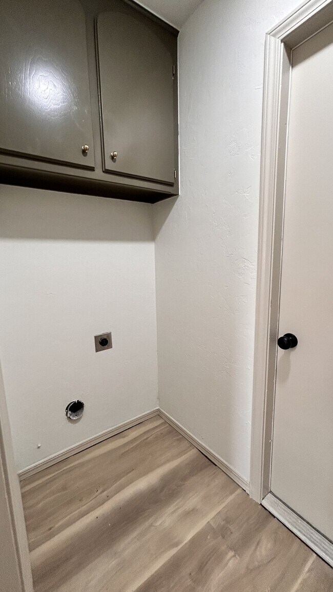 Building Photo - 726 Garden Grove