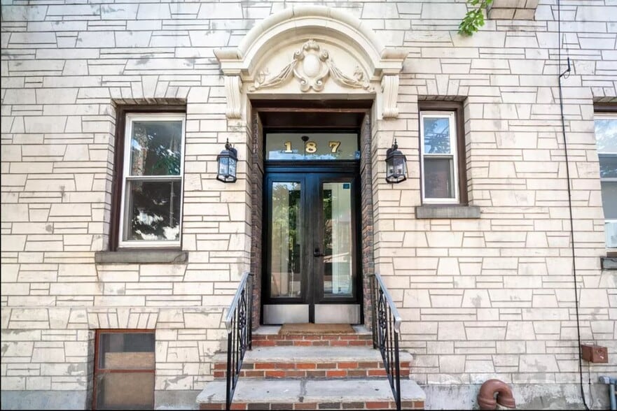 Building Photo - 187 Hopkins Ave