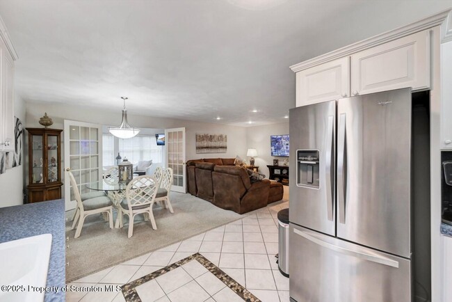 Building Photo - 11 Gilroy St