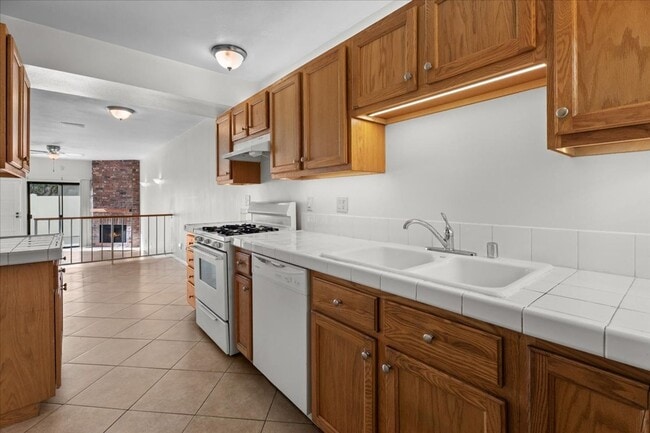 Building Photo - Light Filled Townhome Style Condo with Private Patios and Direct Access