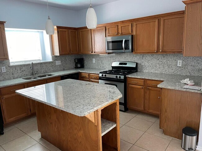 Building Photo - 2108 Zephyr Ln