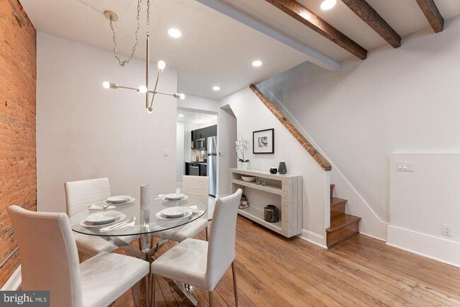 Building Photo - 1906 N Lawrence St