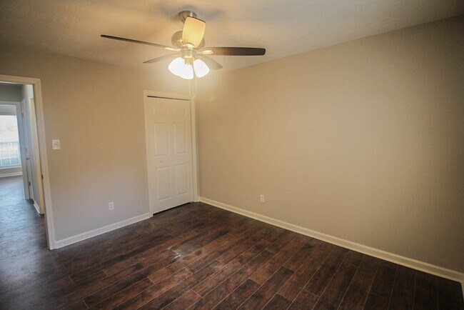 Building Photo - 525 Cashel Rd