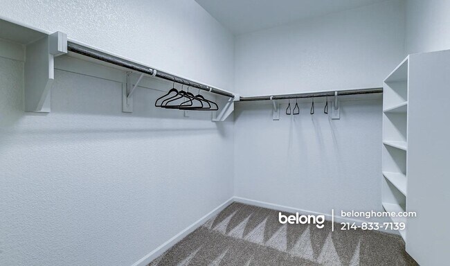 Building Photo - 422 Hazeltine Rd