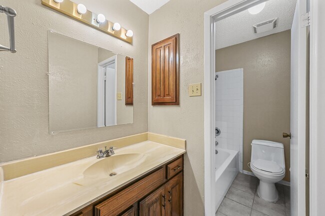 Building Photo - 14800 Enterprise Dr