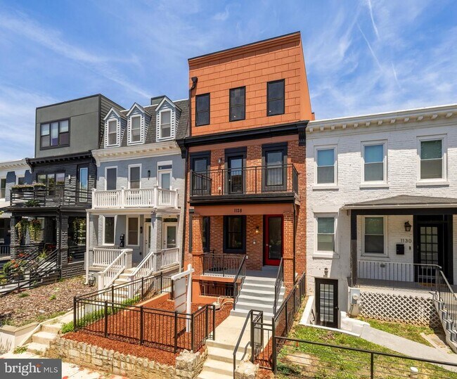 Building Photo - 1128 Morse St NE