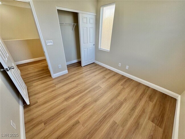 Building Photo - 10992 Scotch Rose St