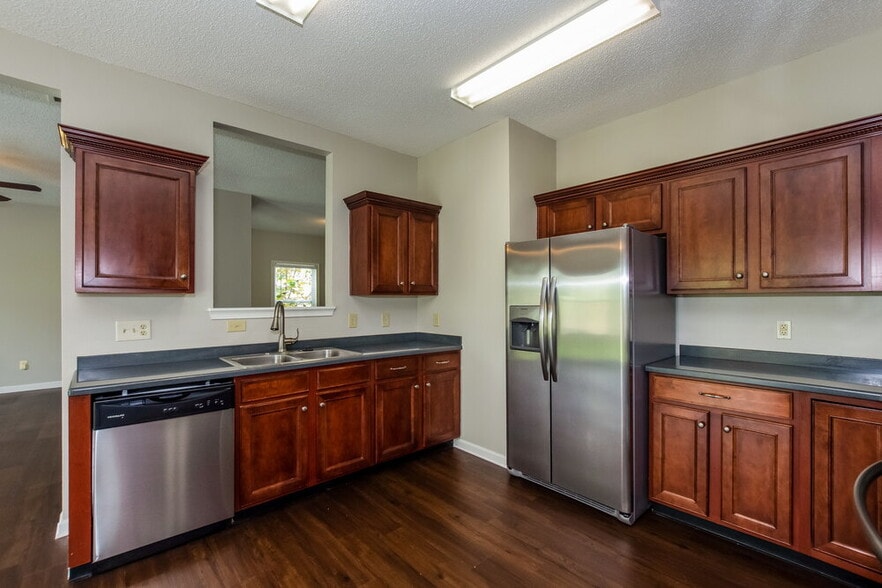 Building Photo - 719 Capstone Ave