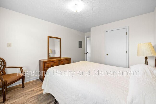 Building Photo - 0 100 Laurel Cove Dr