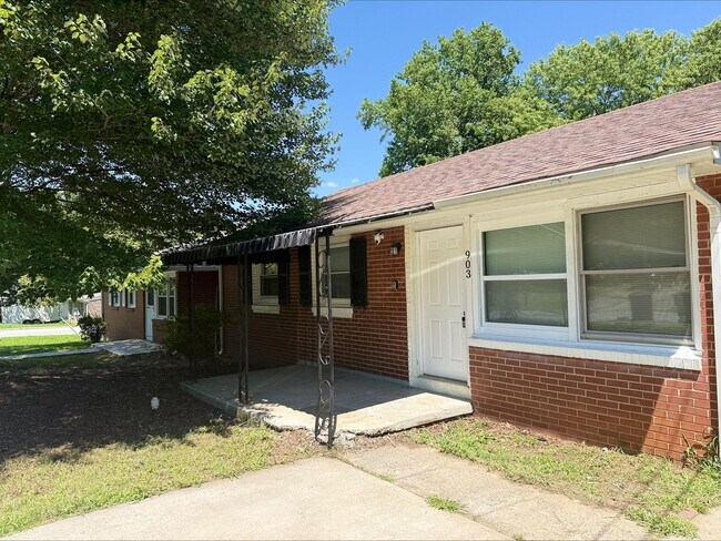Building Photo - 903 Richland St