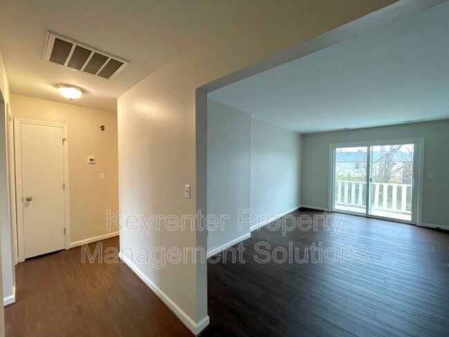 Primary Photo - 1614 Plunkett St