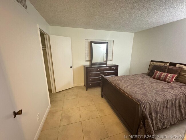 Building Photo - 10821 N Military Trl