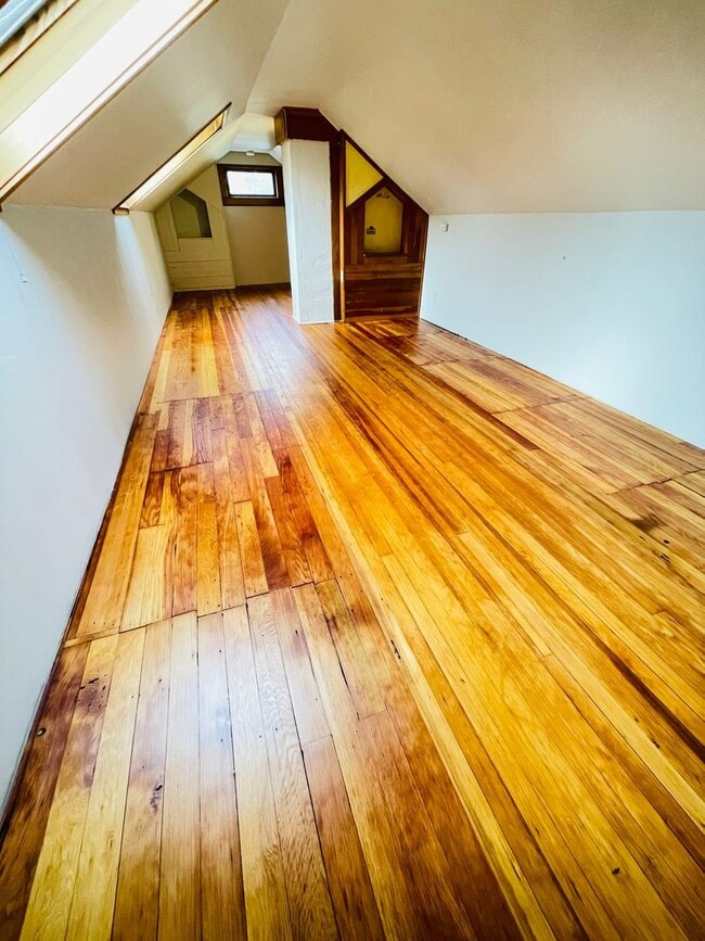 Building Photo - 1100 32nd St