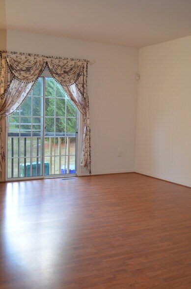 Building Photo - 8114 Pepper Ridge Way