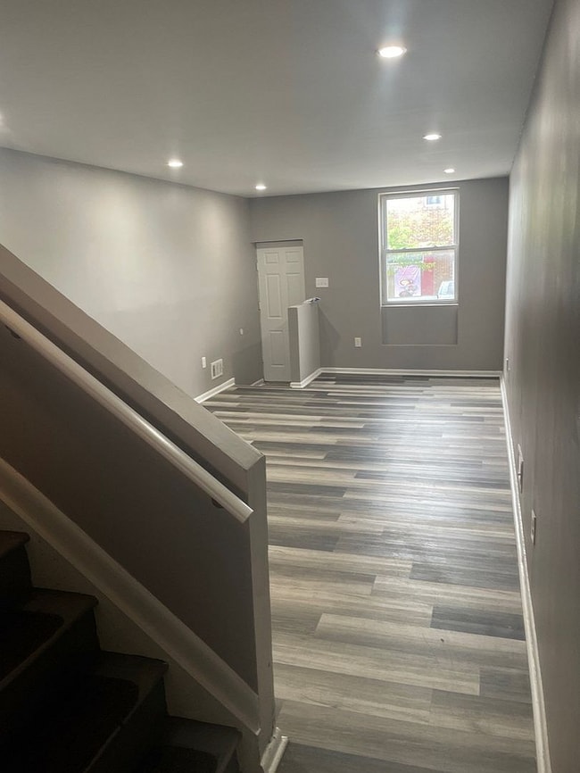 Building Photo - 3 Bedroom Townhome