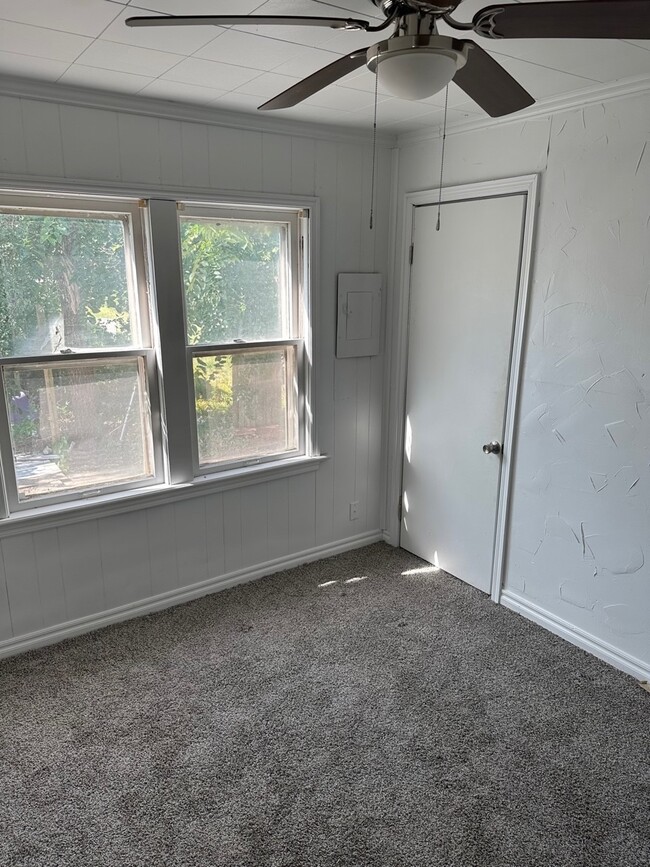 Building Photo - 2012 N Pottenger Ave