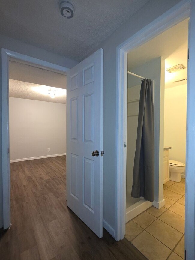 Building Photo - Great 3 Bedroom Townhouse In Aurora!