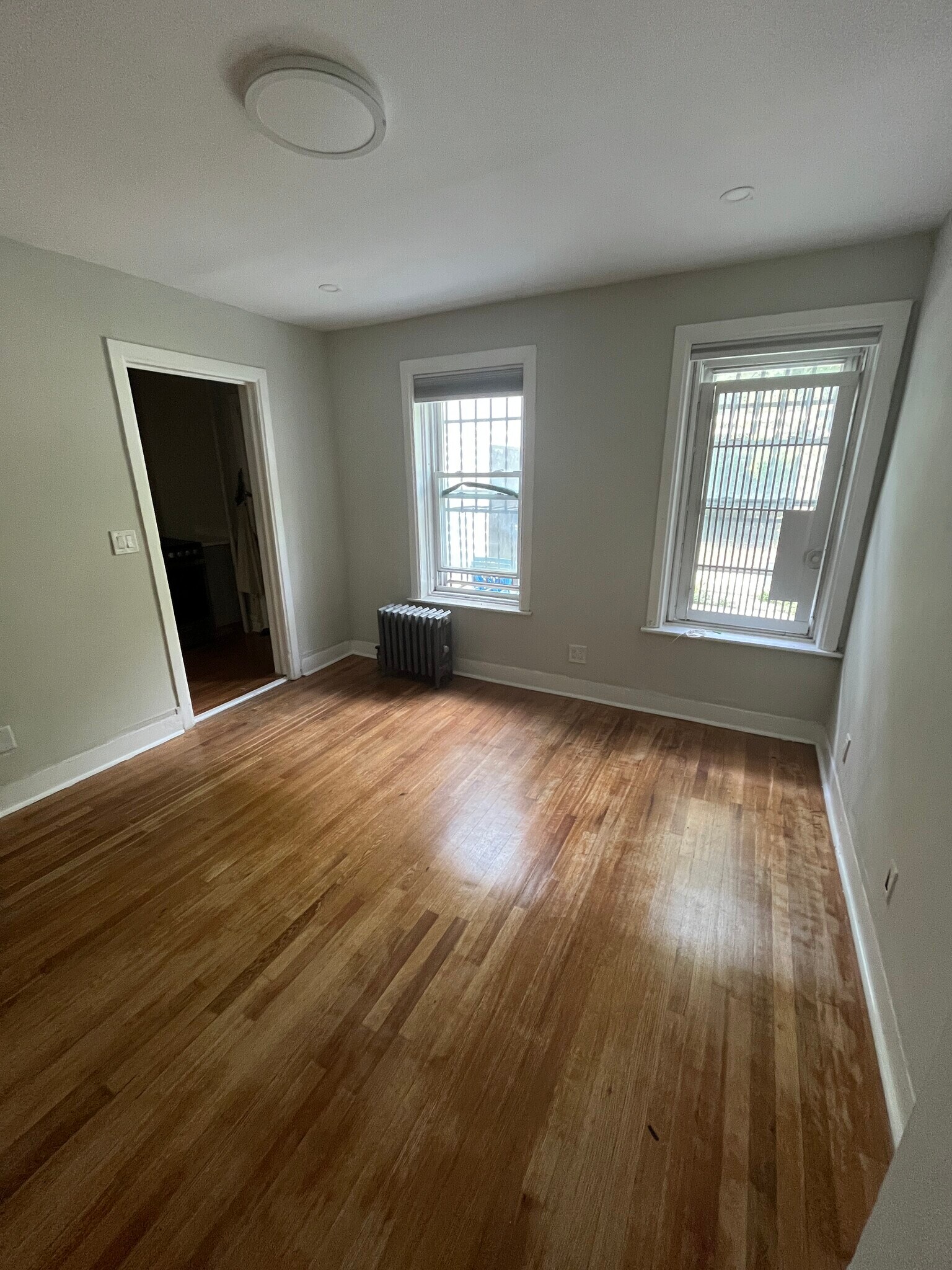 Building Photo - 1061 Clay Ave