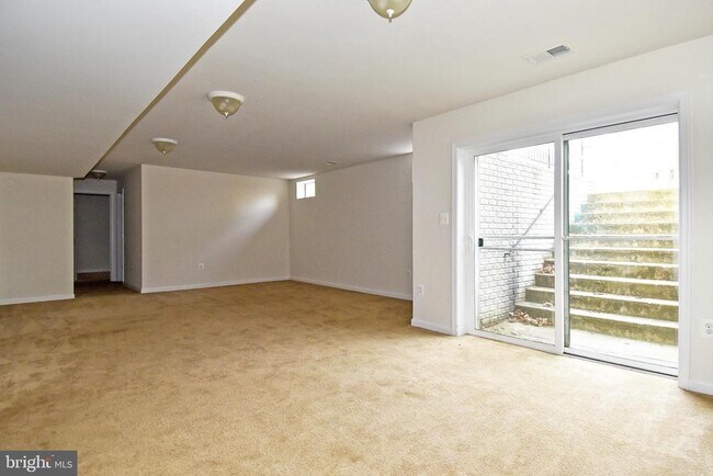 Building Photo - 3082 American Eagle Blvd