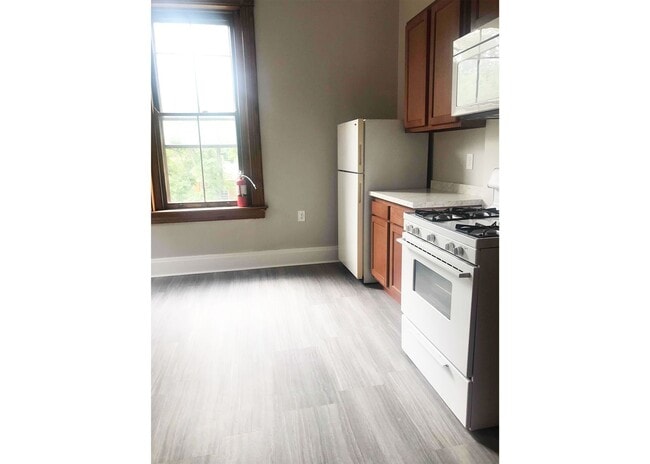 Building Photo - 3255 Bishop St