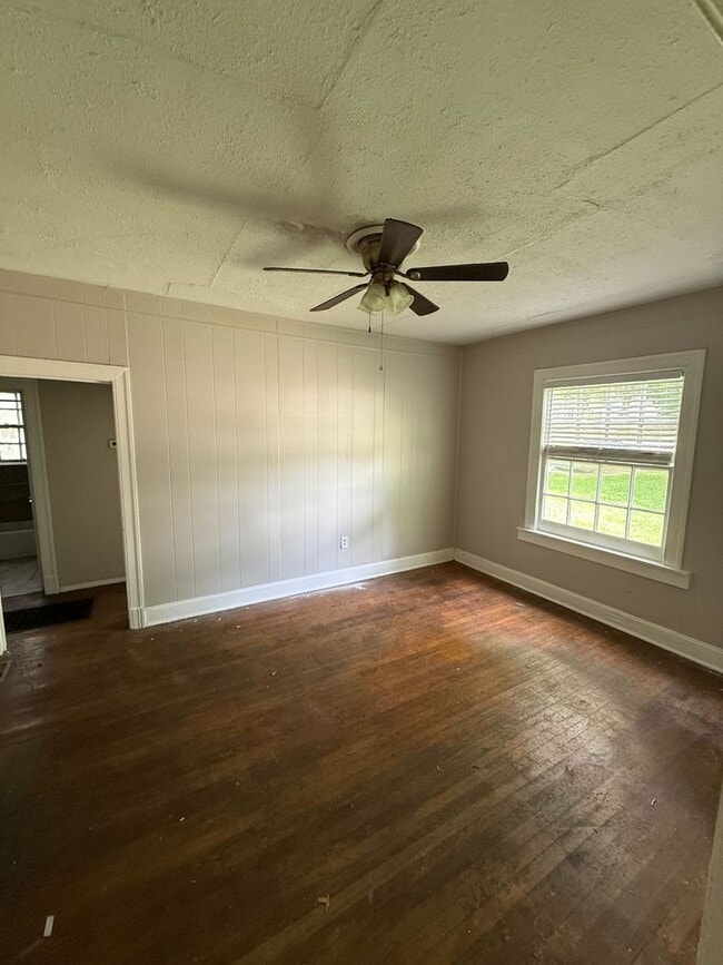 Building Photo - 3Bed, 1Bath Home in North Jackson