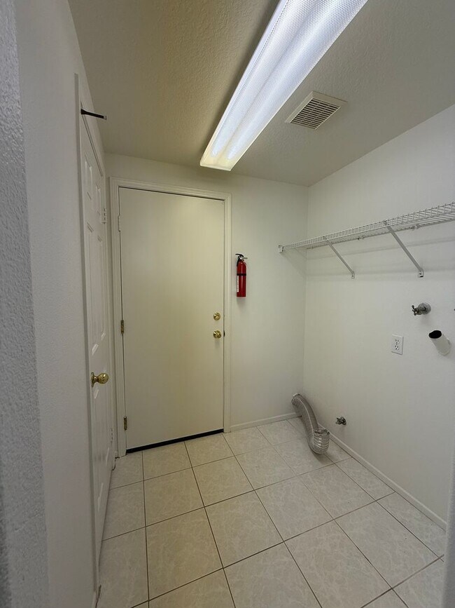 Building Photo - Spacious Home for Rent with Fresh Upgrades...