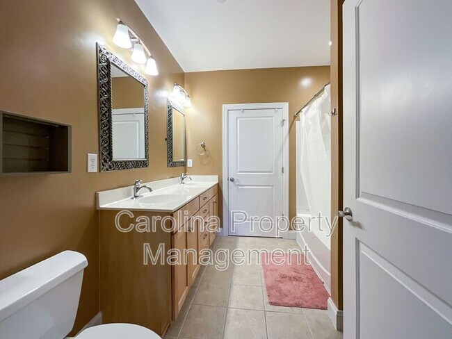 Building Photo - 518 Clarice Ave