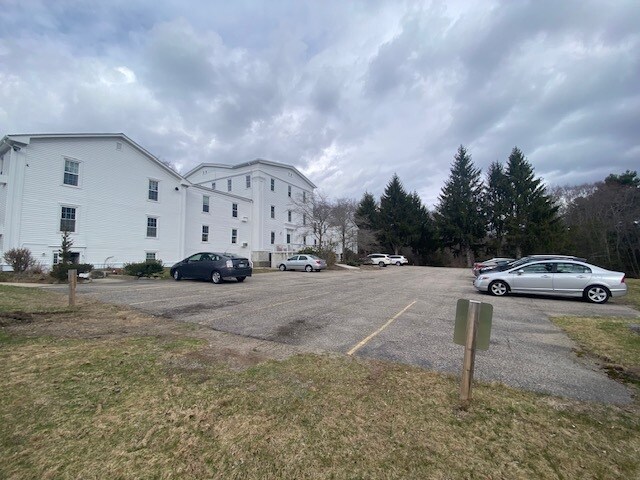 Building Photo - 29 Institute Ln