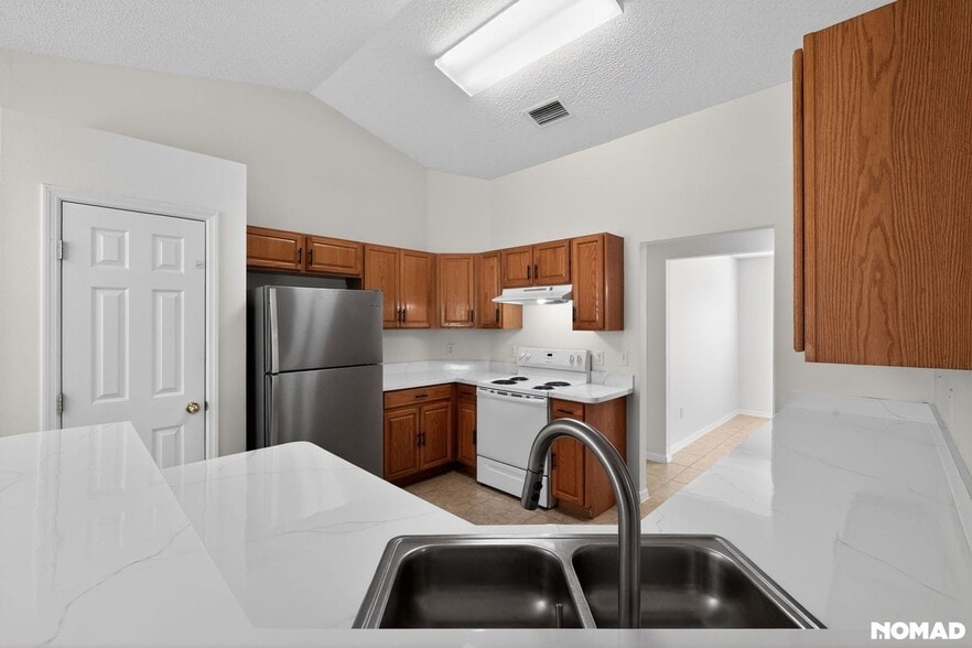 Building Photo - 1281 SW San Esteban Ave