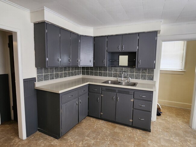 Kitchen - 419 Olmstead St