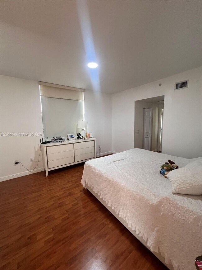 Building Photo - 888 Douglas Rd