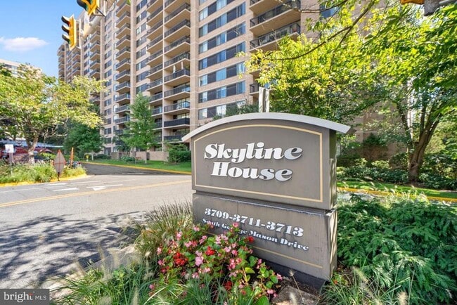 Building Photo - 3713 S George Mason Dr