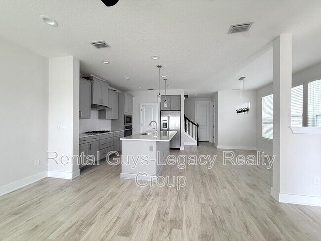 Building Photo - 409 Crestview Dr